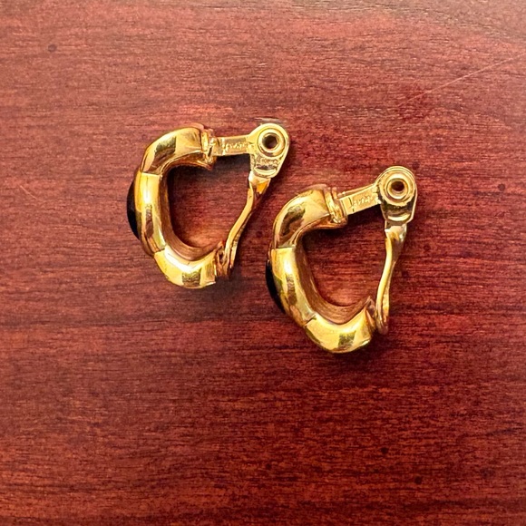 Monet Vintage Sculptural Statement Gold-Tone & Black Cabochon Clip Earrings - Picture 5 of 11